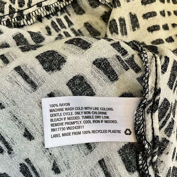 Ava & Viv Womens Size 3X Peplum Sleeveless Blouse Top Black White Flowy NWT - Picture 15 of 16